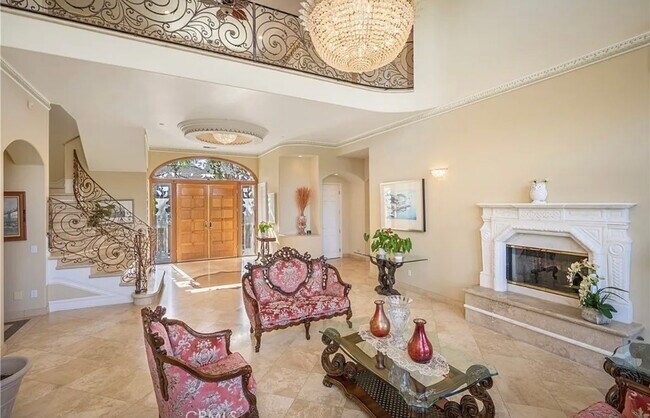 Building Photo - 30702 Hilltop Way