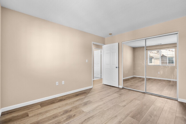 Building Photo - 9447 Hendrix Ln