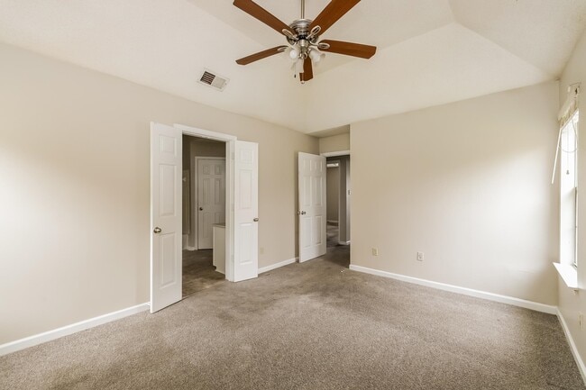 Building Photo - 7816 Lake Cross Dr E