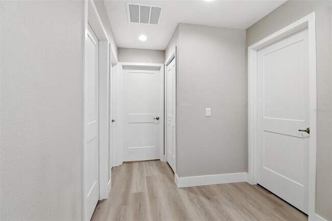 Building Photo - 43 SE 15th Terrace