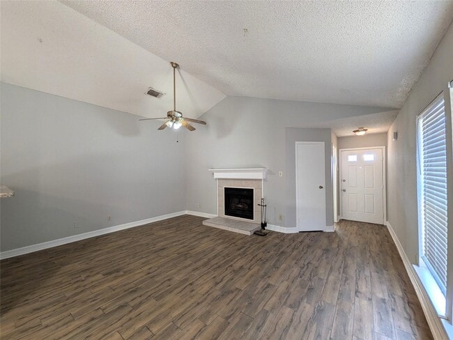Building Photo - 323 Teakwood Ln