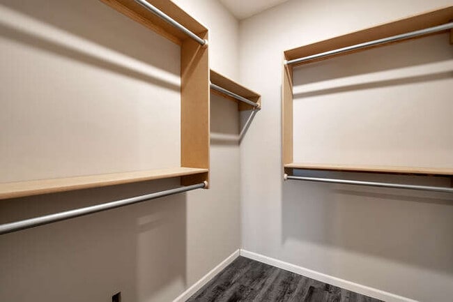 Building Photo - 1333 Azena St