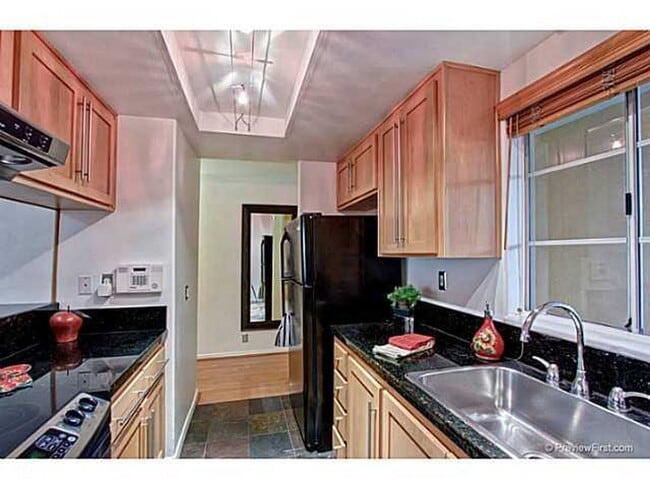 Building Photo - $3,100 - 2 Bed / 2 Bath Condo in Mission H...