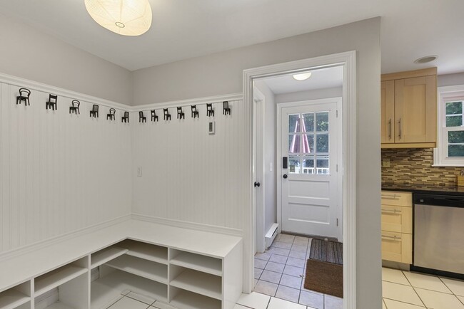 Building Photo - 159 Bedford St