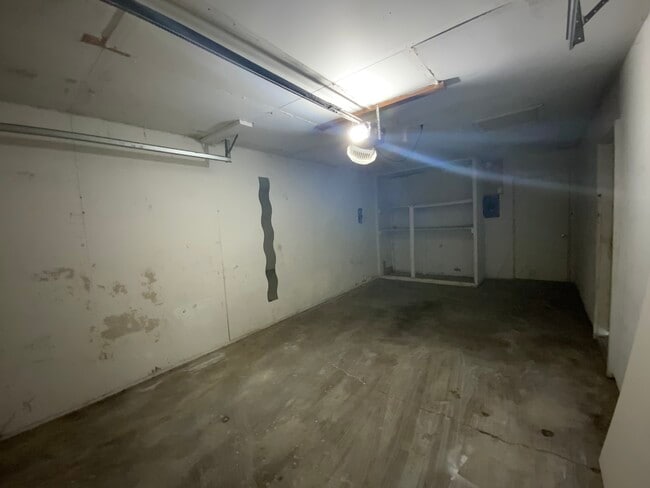 Building Photo - 807 Knollcrest Dr