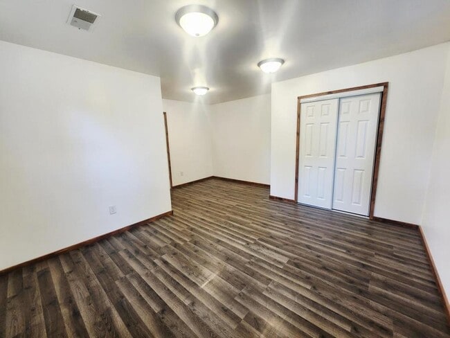 Building Photo - 1421 E 35th Ct