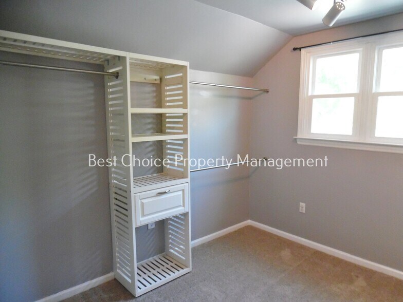 Building Photo - 5 Fallsburg court