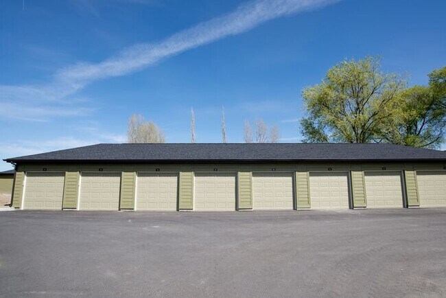 Building Photo - The Madison Courtyard