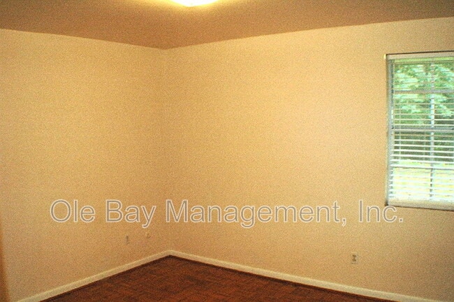 Building Photo - 3765 Pleasant Valley Rd