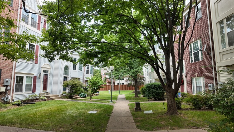 Building Photo - 4094 Fountainside Ln