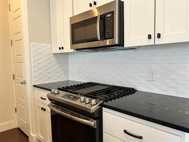 Building Photo - 1126 Linden St