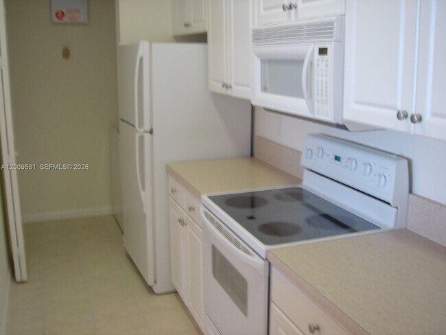 Building Photo - 4404 SW 160th Ave