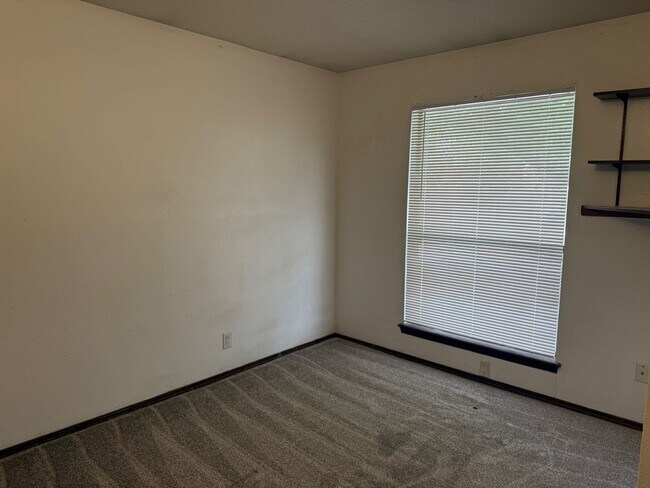 Building Photo - 4 Br, 1.75 Ba, 2 living areas, formal dining room, 2 CG, nice yards, storage shed