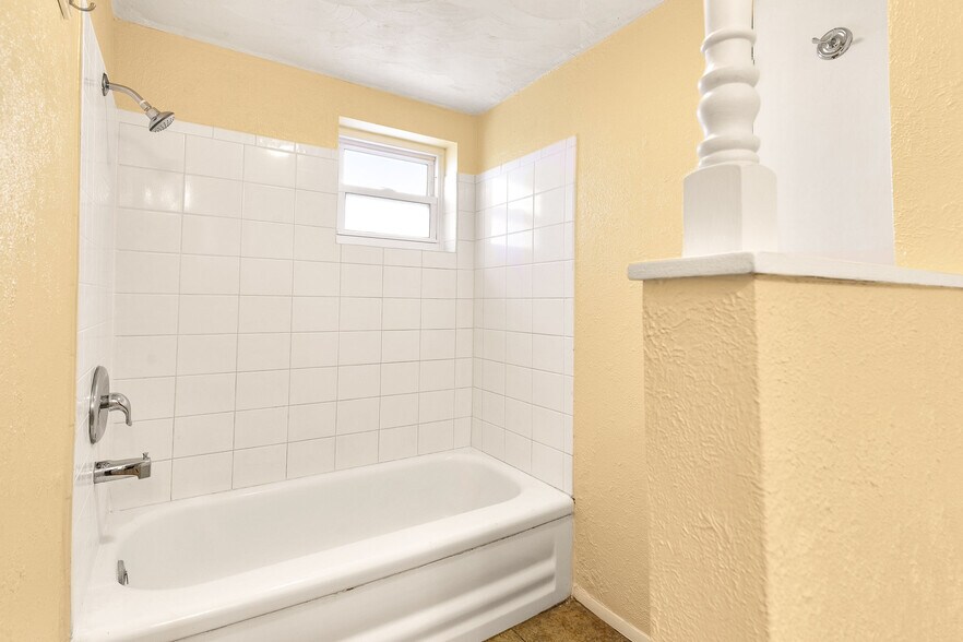 Bathroom - 1625 E Nora St
