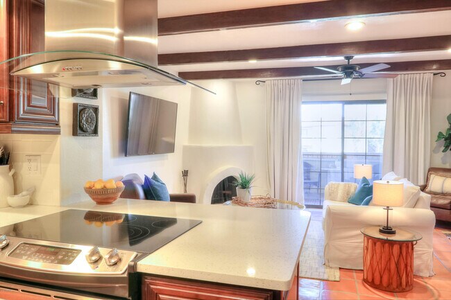 Building Photo - 7557 N Dreamy Draw Dr