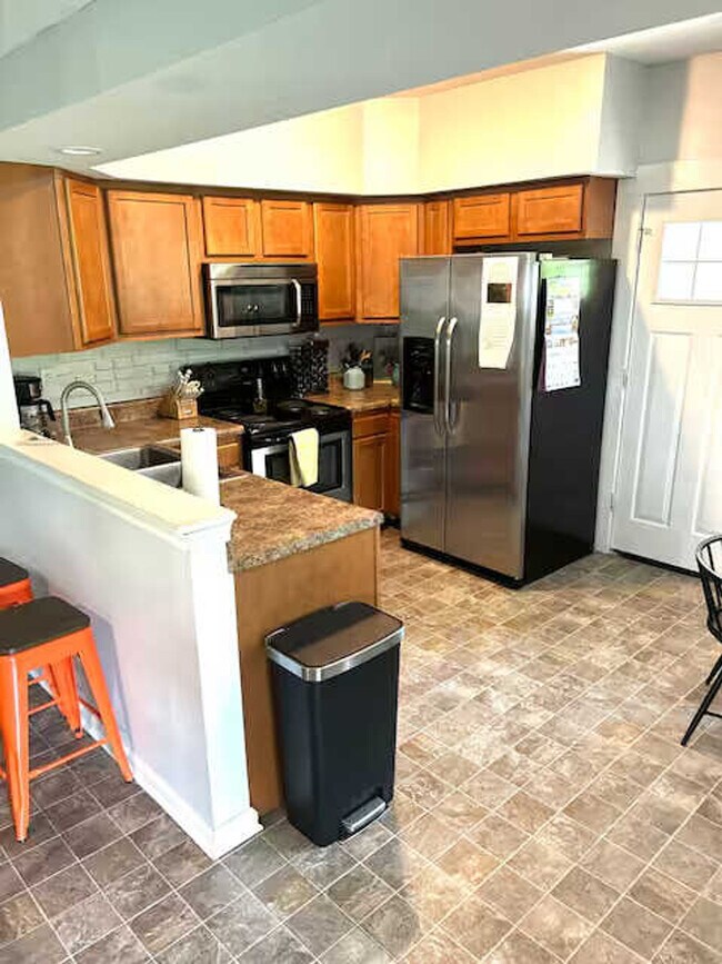Building Photo - 6063 Station Way