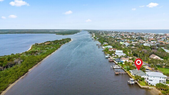 Building Photo - Riverfront Home in Ormond Beachside!