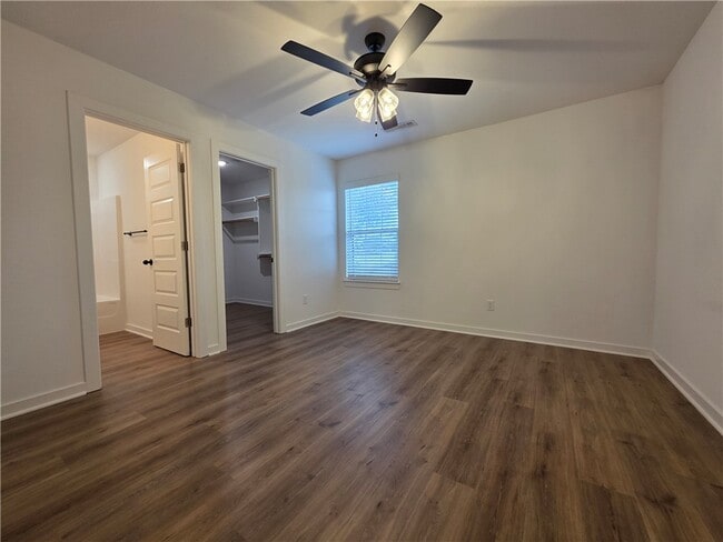 Building Photo - 1002 N Crater Ave