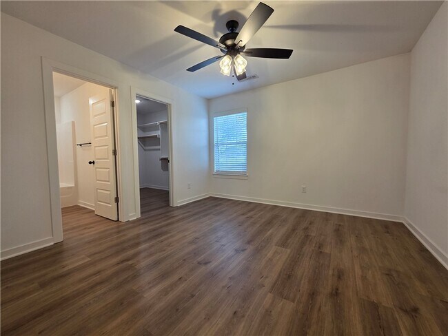 Building Photo - 755 N Crater Ave