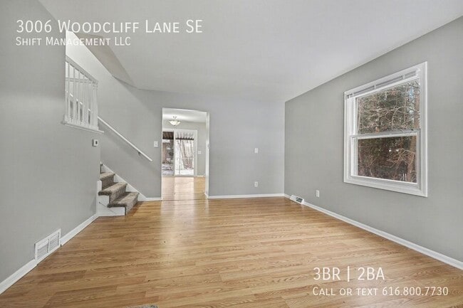 Building Photo - 3006 Woodcliff Ln SE