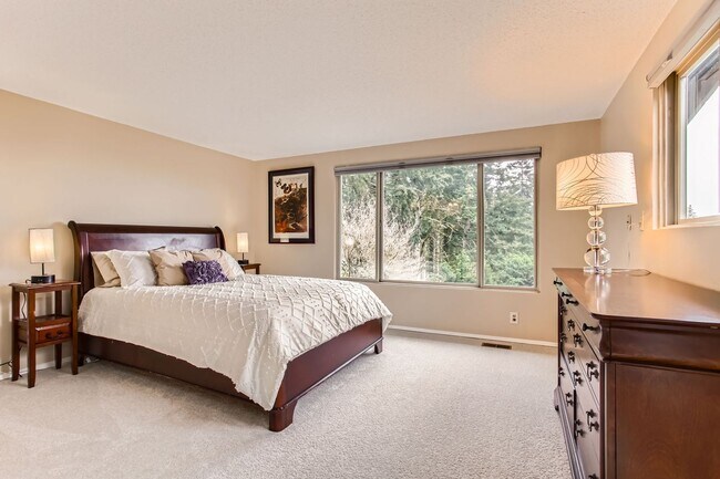 Building Photo - Single Family Home in West Linn with a Won...