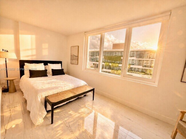 Building Photo - 2301 Collins Ave