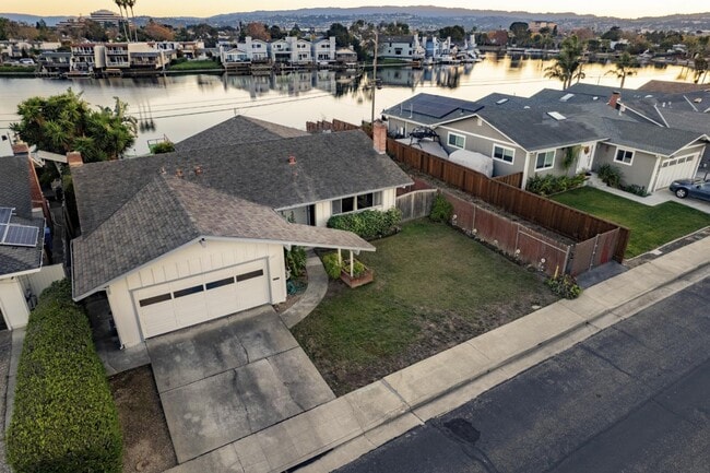 Building Photo - 1761 Kelly St