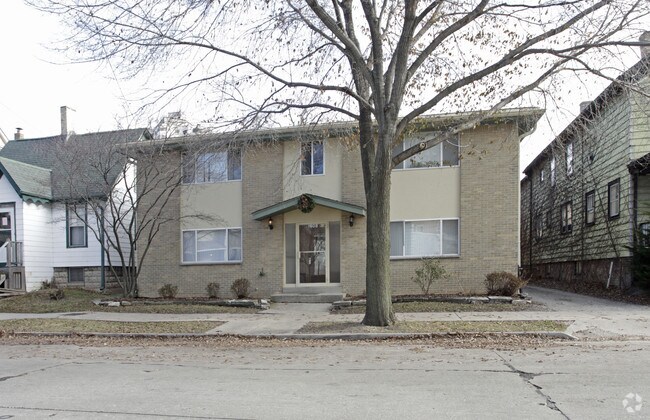 Building Photo - 1608 N Warren Ave