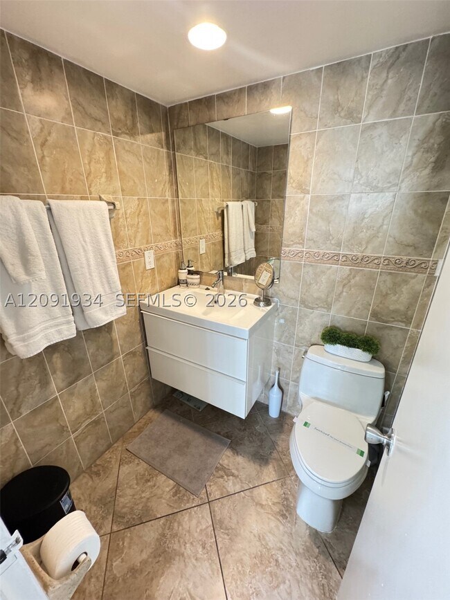 Building Photo - 3901 S Ocean Dr
