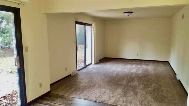 Building Photo - 716 St Johns Dr