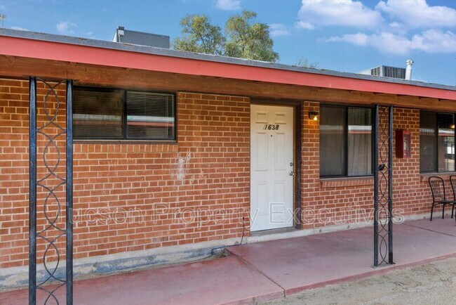 Building Photo - 1638 N Beverly Ave