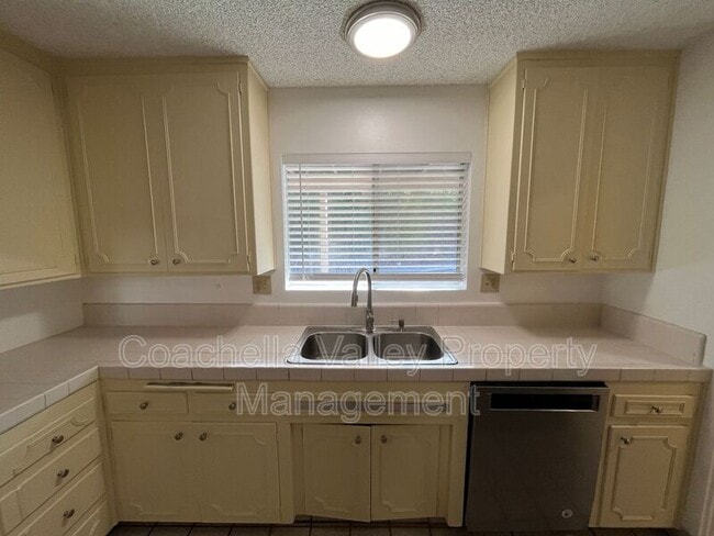 Building Photo - 1545 Inca Cir