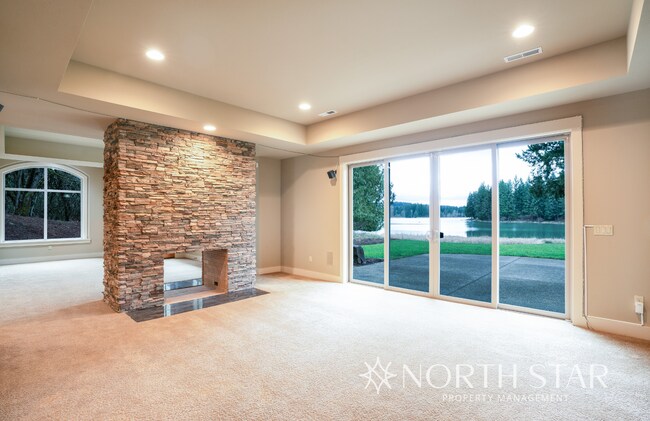 Building Photo - Gorgeous, Gated and Lake Front in Oregon City