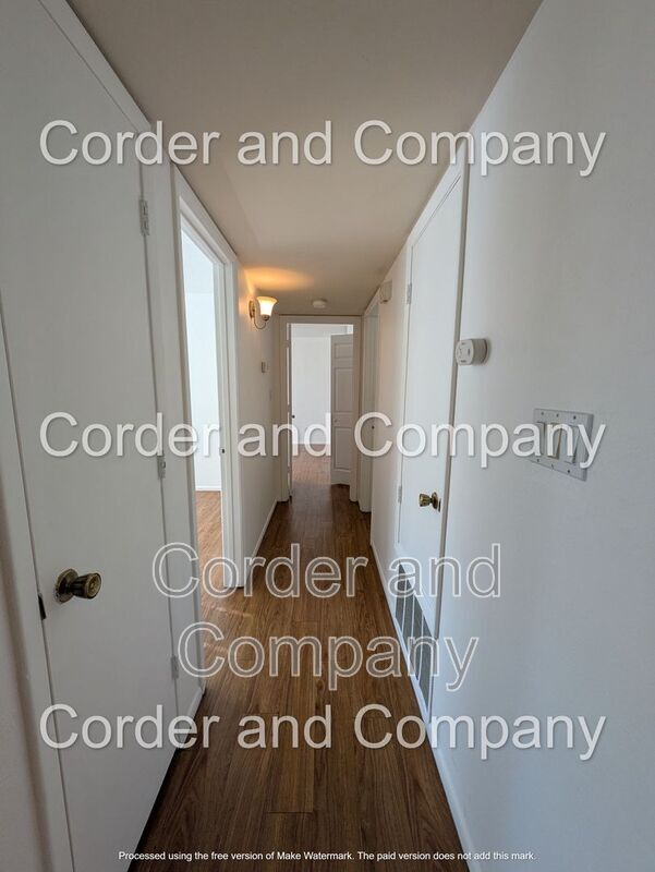 Building Photo - 6065 McKinney Dr NE