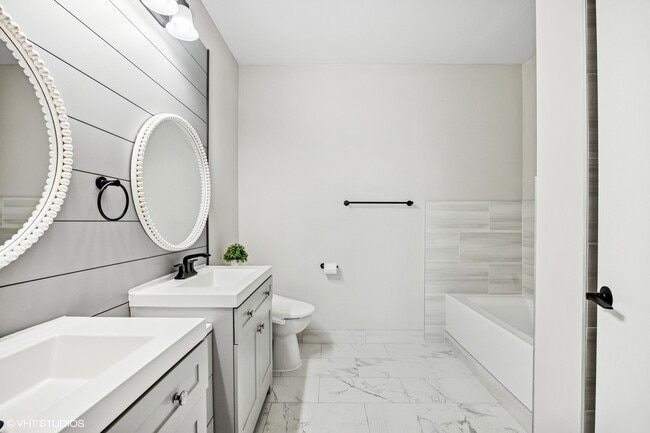 Building Photo - 221 E Cullerton St