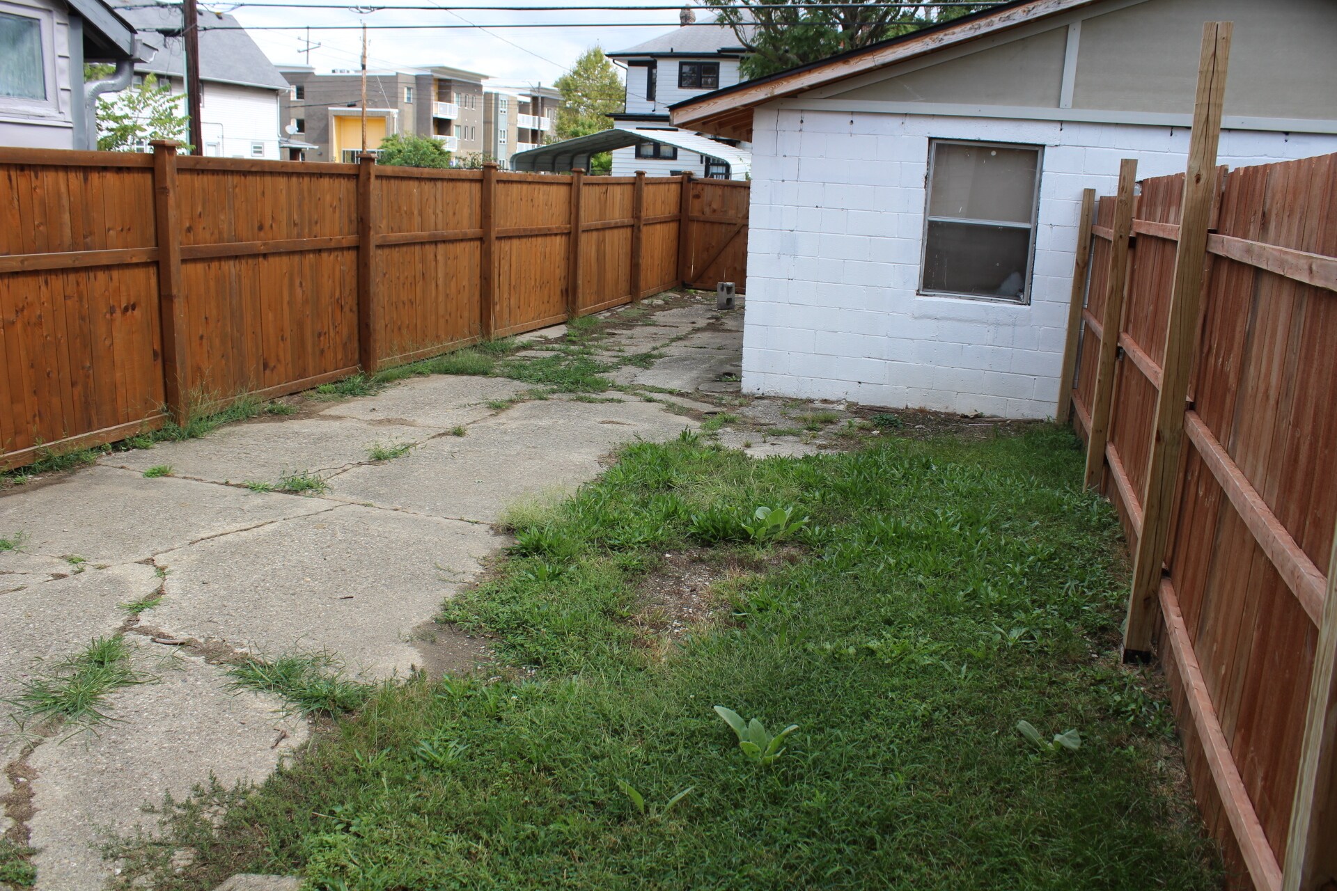 Building Photo - 3237 N Kenwood Ave