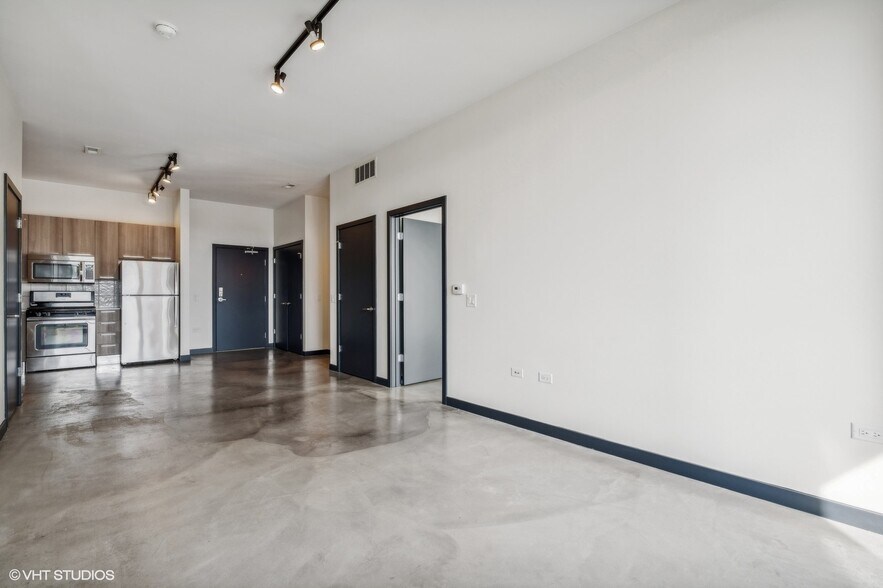 Building Photo - 1639 N Milwaukee Ave