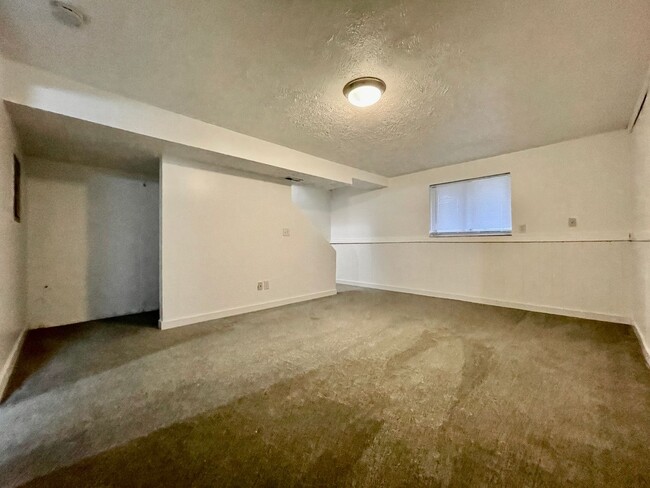 Building Photo - Three Bedroom Condo in Cutlerville