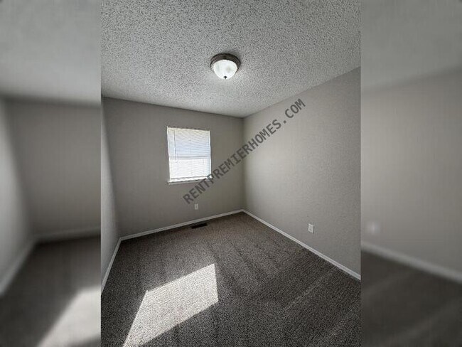 Building Photo - 1720 SE 7th St