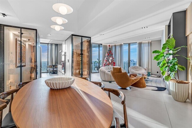 Building Photo - 20281 E Country Club Dr