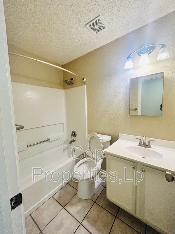 Building Photo - 7138 Valewood View