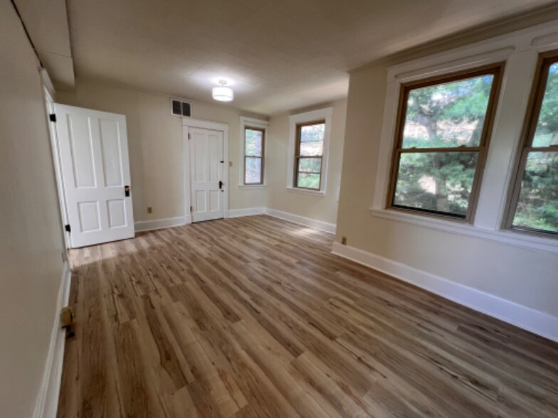 Building Photo - 817 Washington