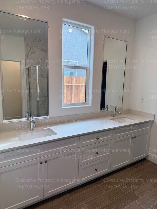 Building Photo - Newly constructed 3 bedroom/ 3 bathroom ho...