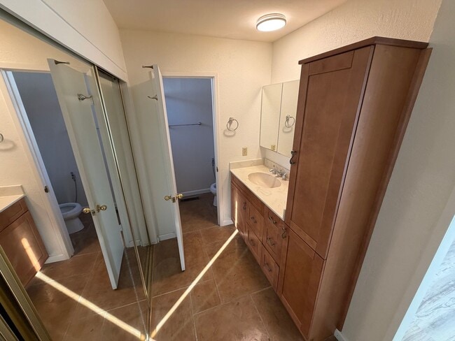 Building Photo - Livermore Single Story 3 bed / 2 bath, serene neighborhood, backyard,  Close to downtown, 580 and...