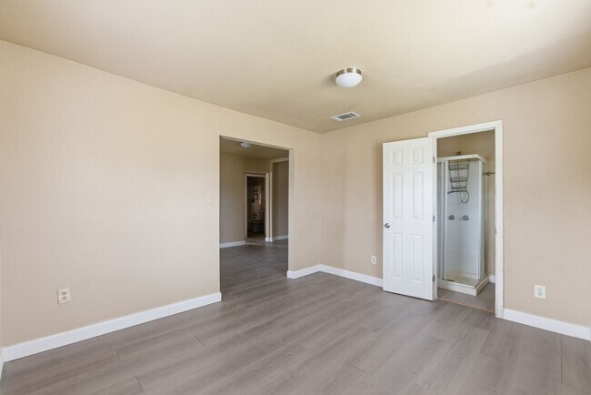 Building Photo - 2411 Leffingwell St