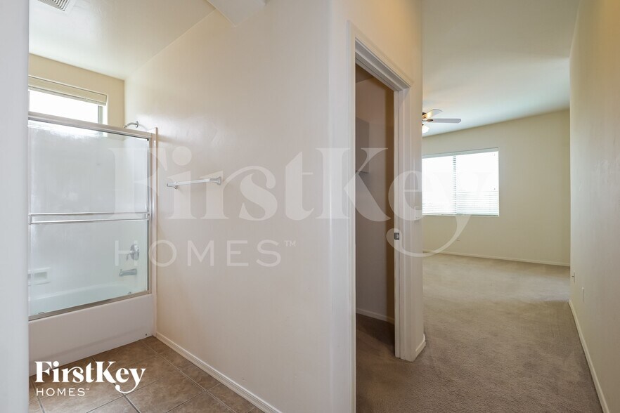 Building Photo - 13558 E High Plains Ranch St