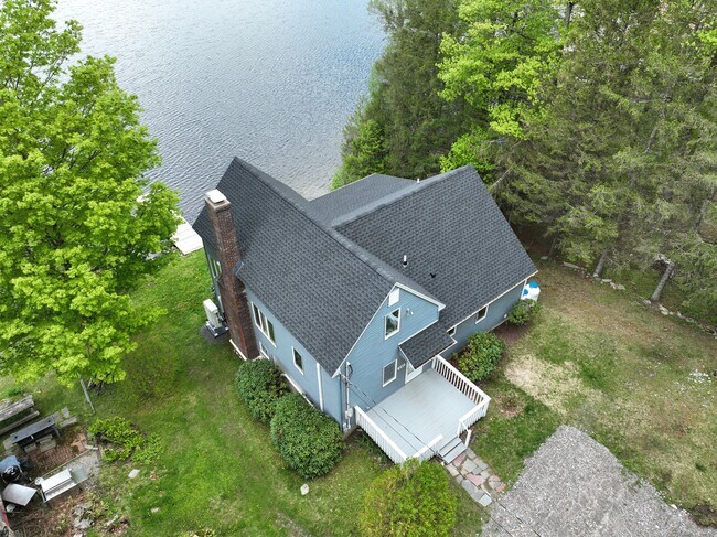 Building Photo - 646 West Hill Rd