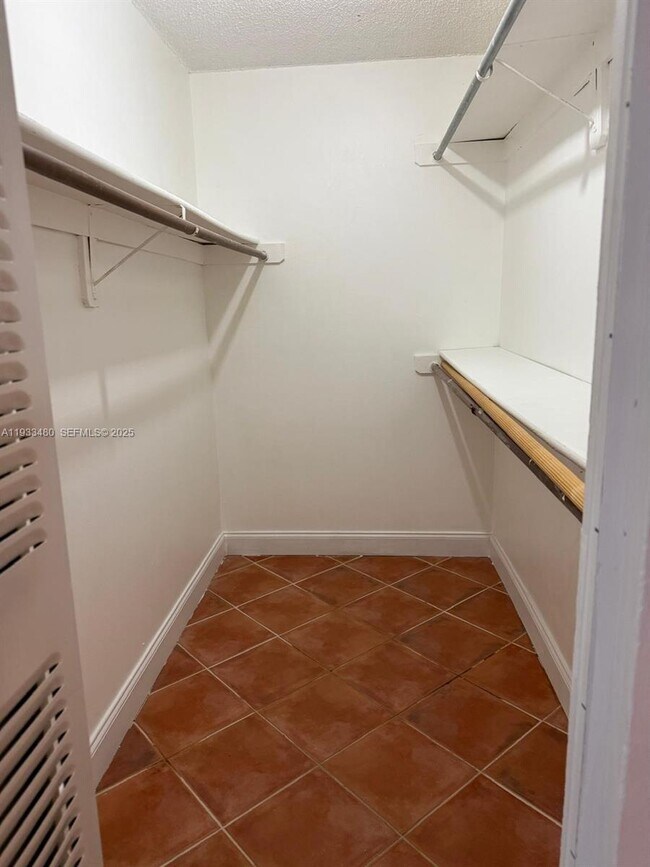 Building Photo - 1801 S Treasure Dr