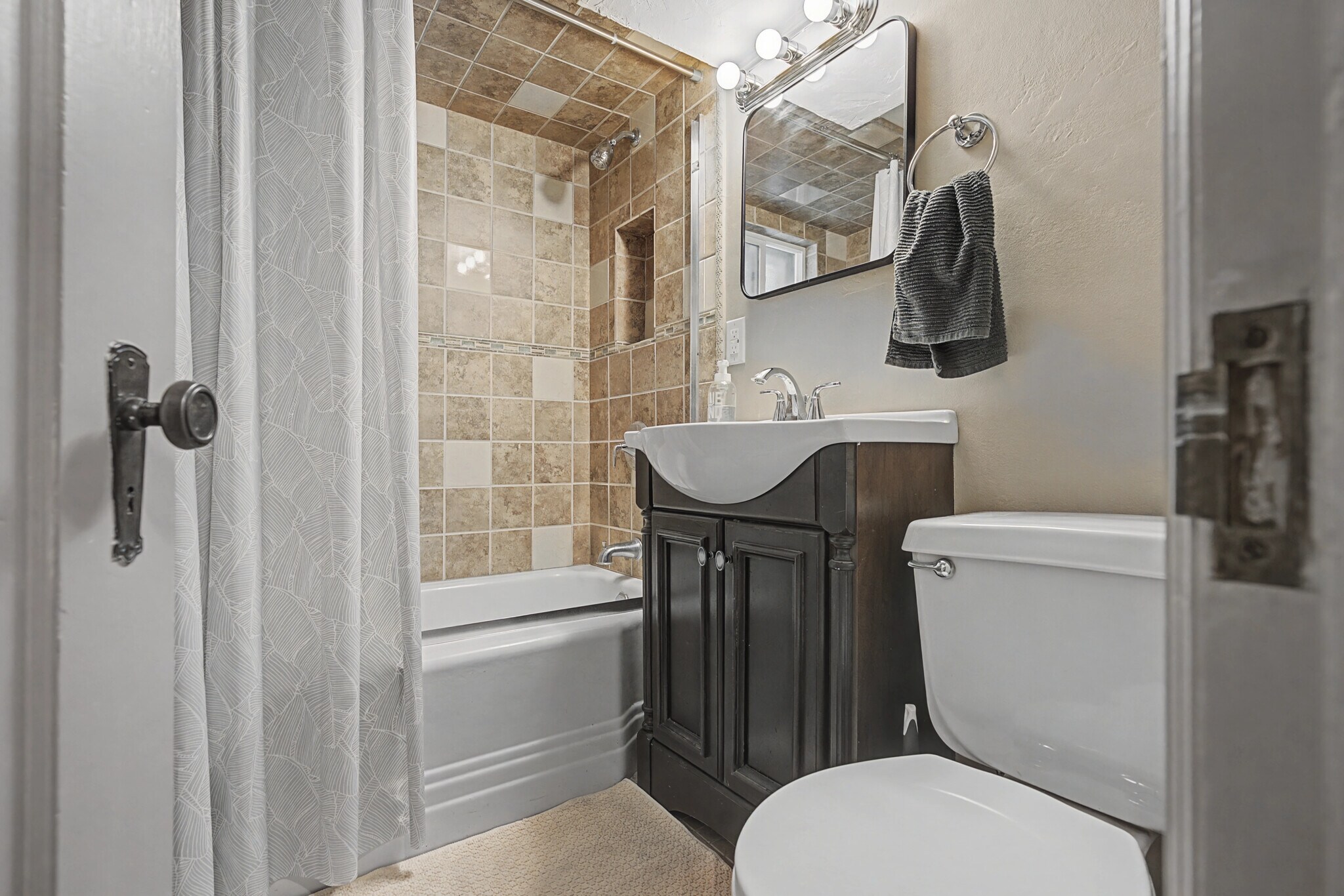 Building Photo - 261 Belford Ave