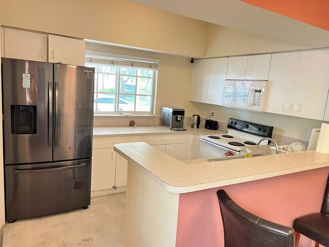 Building Photo - 400 NW 19th Terrace